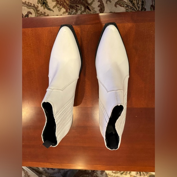 CELINE leather White and Black Ankle boots. Brand new with tags never worn! - Picture 4 of 15
